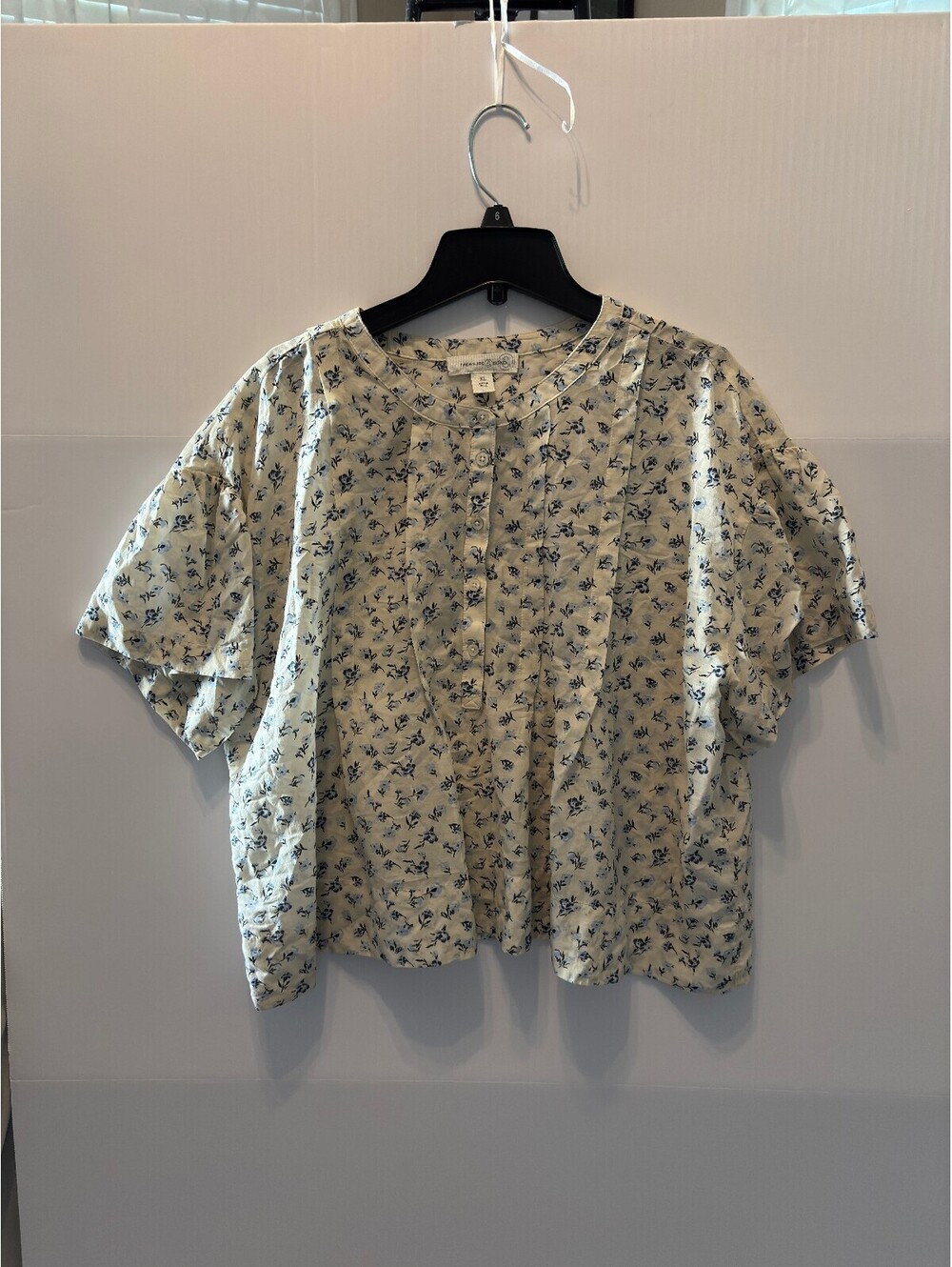 Treasure & Bond cream floral short sleeve blouse